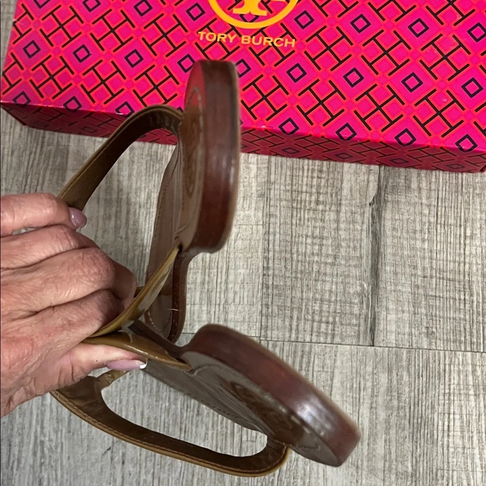 Tory Burch Tan Patent Miller Thong Sandals - Picture 9 of 11
